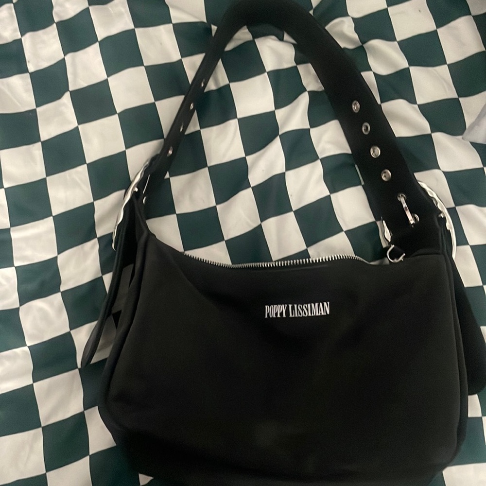 Poppy lissiman black tay tay bag! 🖤